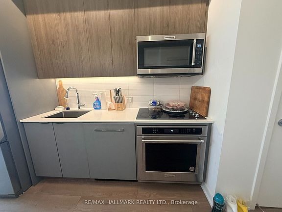 5th image of 181 Sheppard Ave E #810
