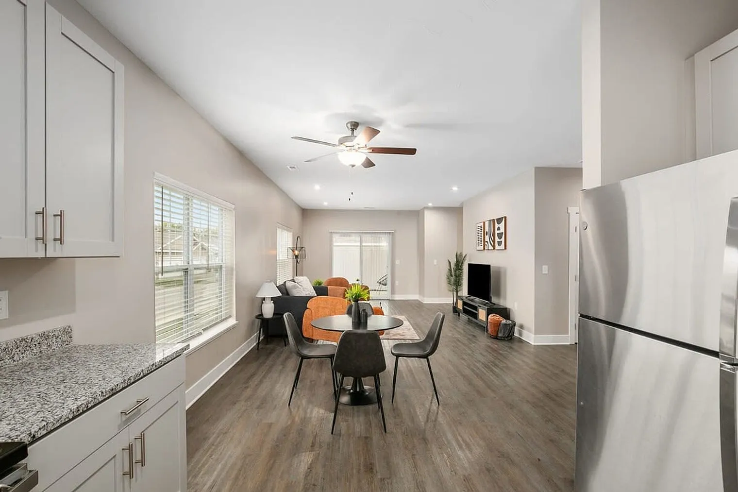 4 bed, 4.0 bath, 1991 sqft, $4,674 — Photo 4