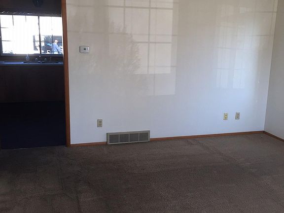 5th image of 865 Sherman Ave NW