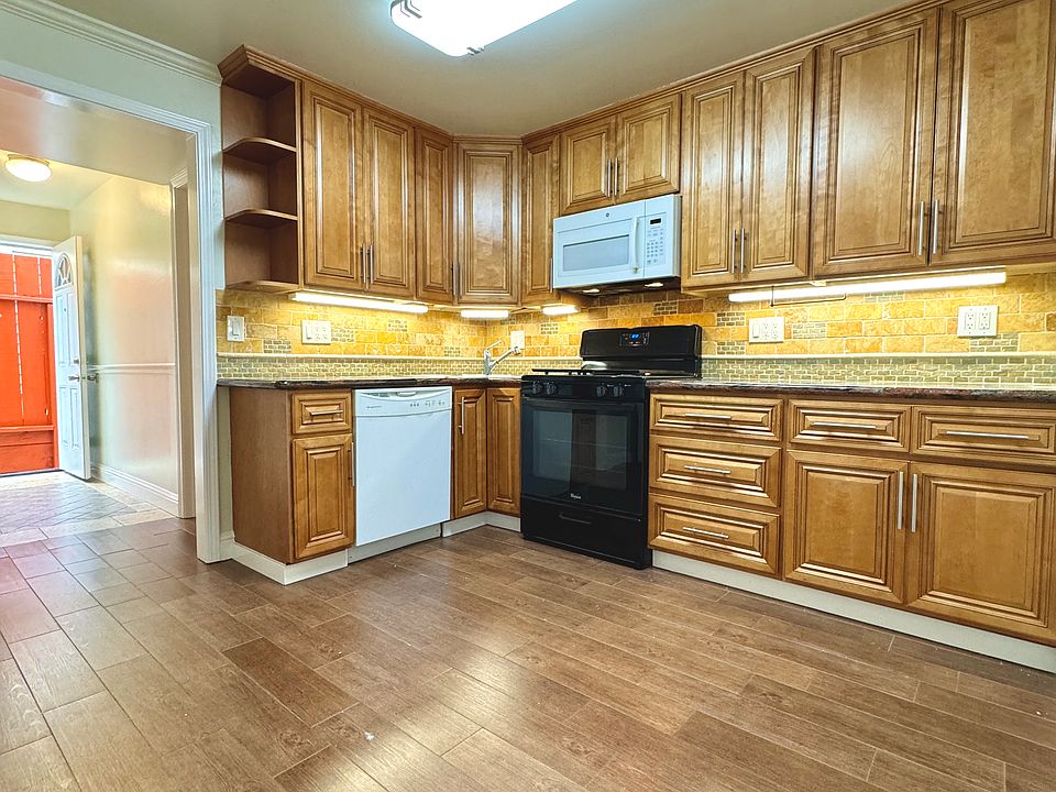 1st image of 381 Dennis Dr #B