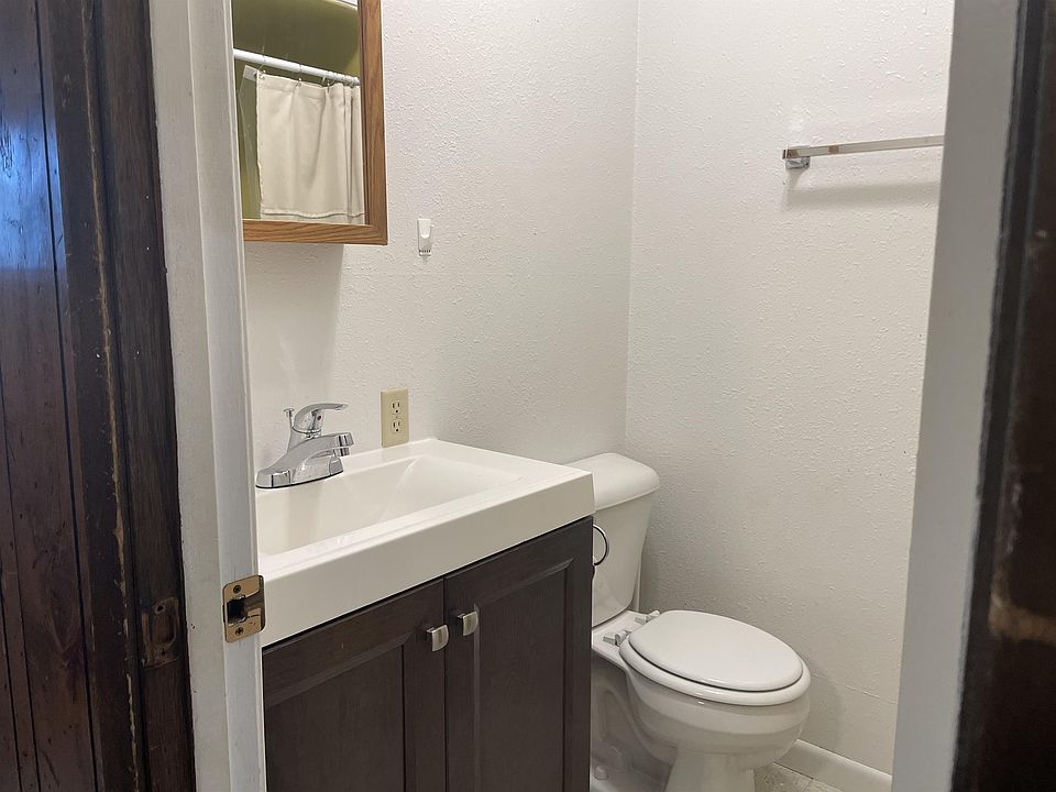 2nd image of 522 York St APT 184
