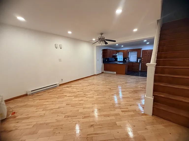 2704 S Sheridan St — Photo 4