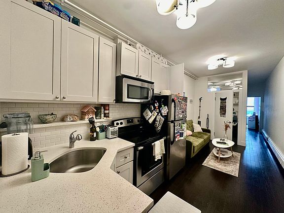 3rd image of 100 W 27th St Unit 22