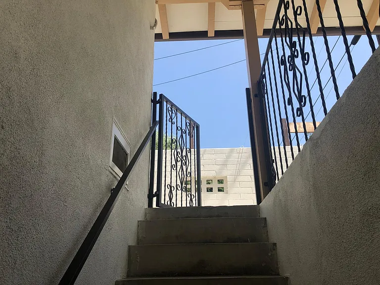 4966 Townsend Ave — Photo 15