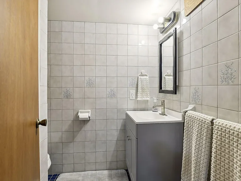 871 Lexington Pkwy S — Photo 22