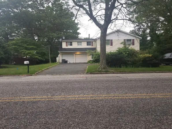 1053 Sipp Ave, Medford, NY 11763