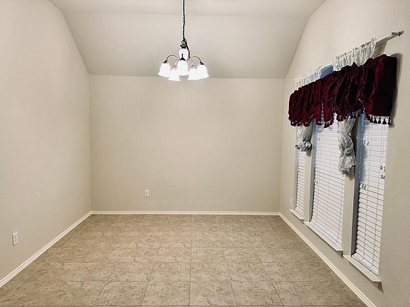 4th image of 2205 Catherine Ln