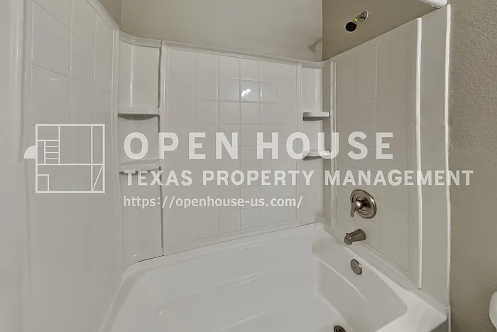 733 Tuscany Trl — Photo 17