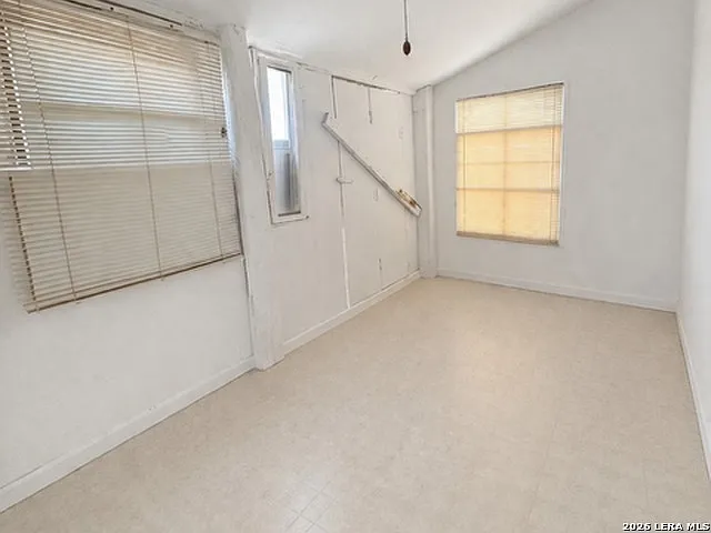 217 N Park Ave — Photo 15