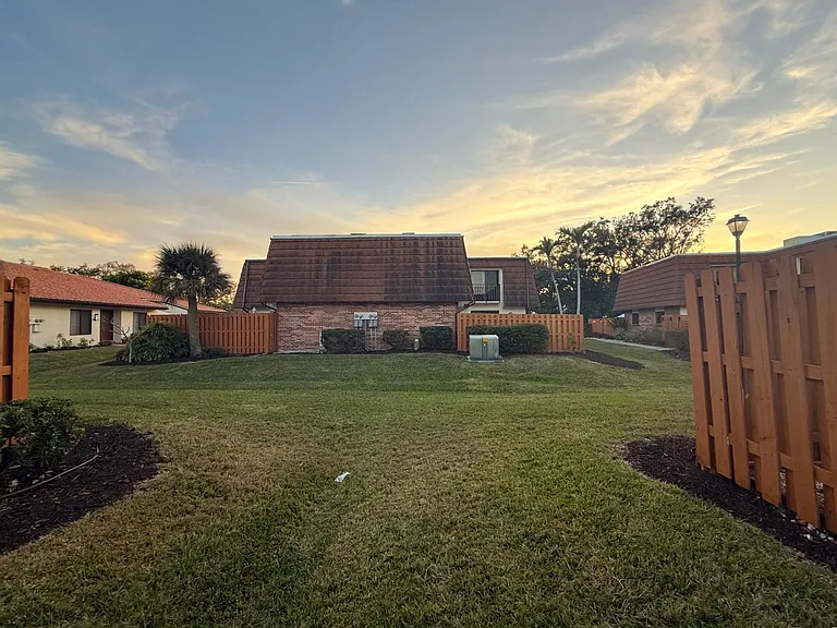 1406 Park Shore Cir #3 — Photo 20