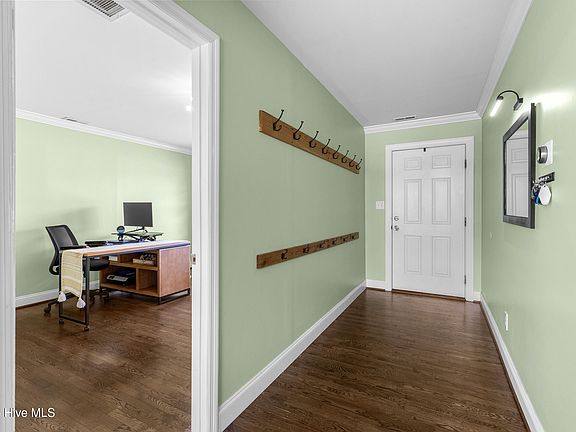 5th image of 117 Whitman Avenue