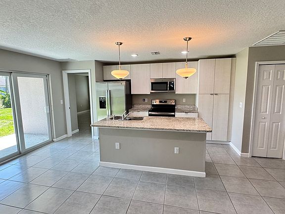 3rd image of 851 San Filippo Dr SE