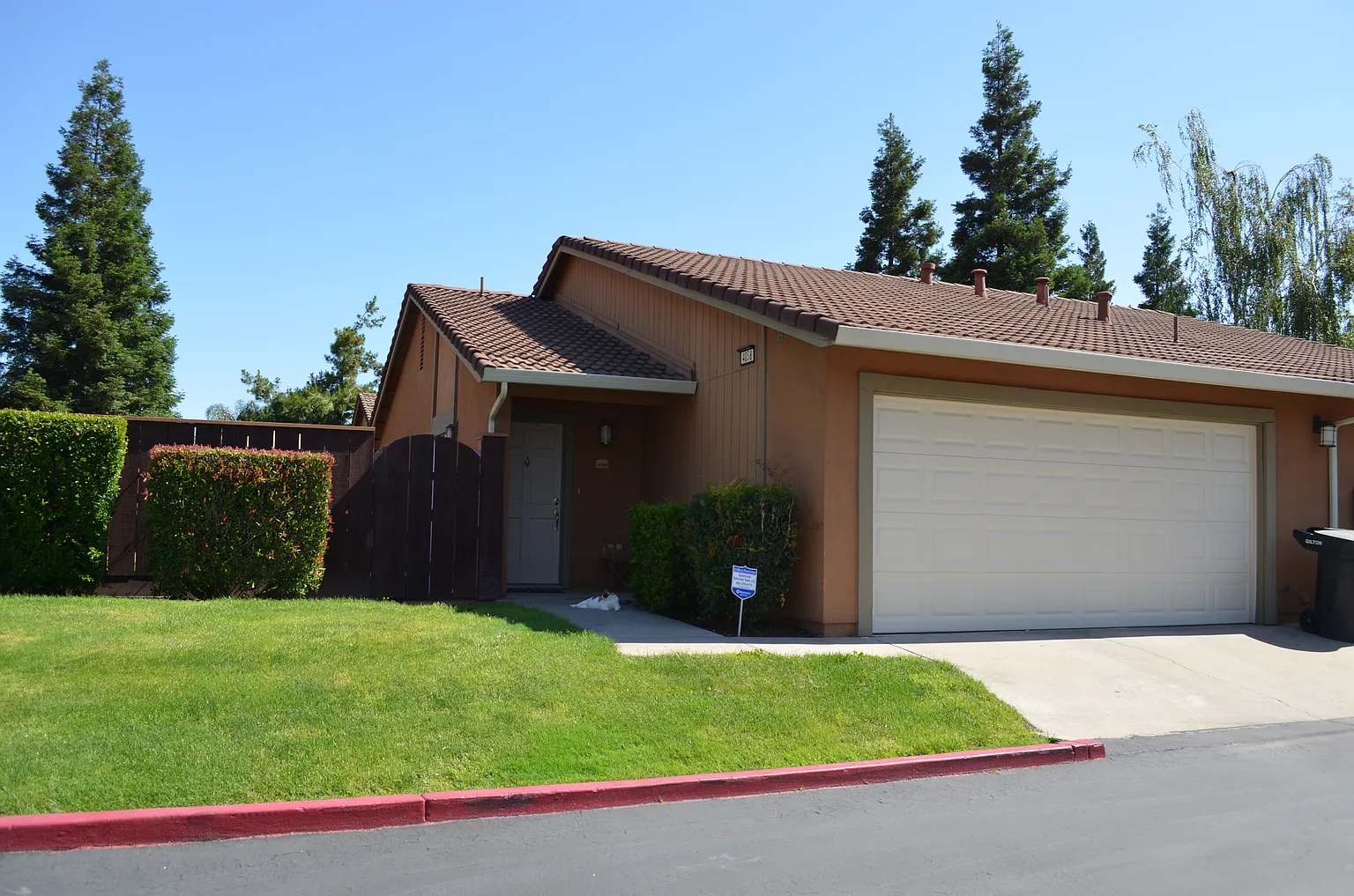 4066 Elmo Loop photo 1