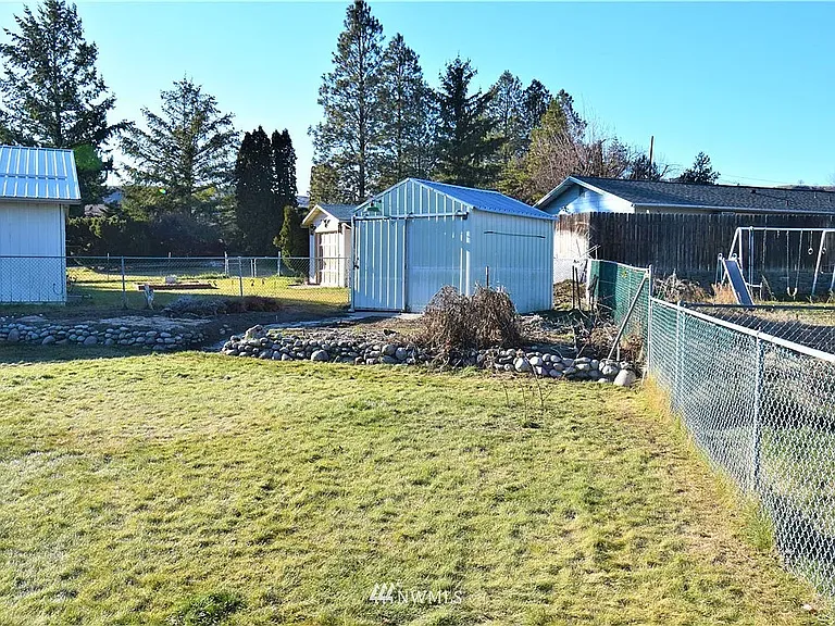 738 Ridge Pl — Photo 4