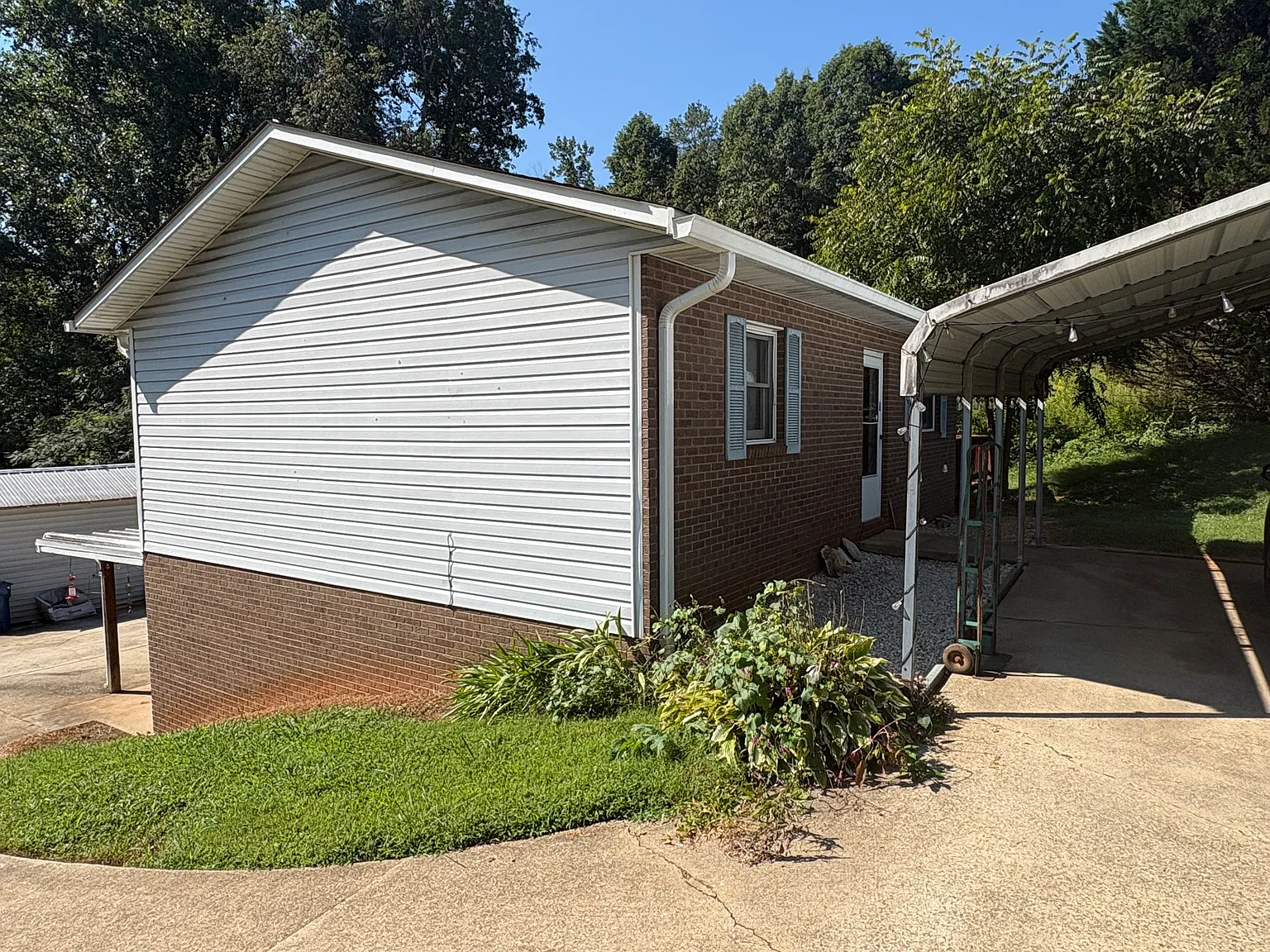 2 bed, 768 sqft, $1,000 — Photo 1