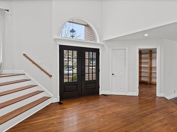2nd image of 745 Iris Ct