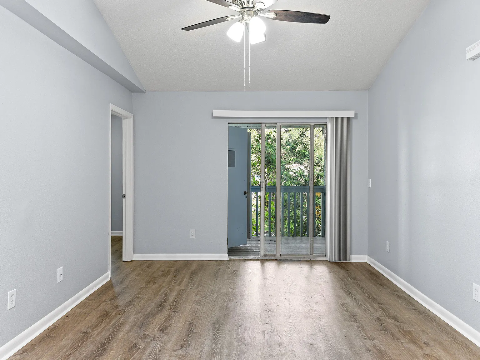 Columbia Park Apartments — Photo 2