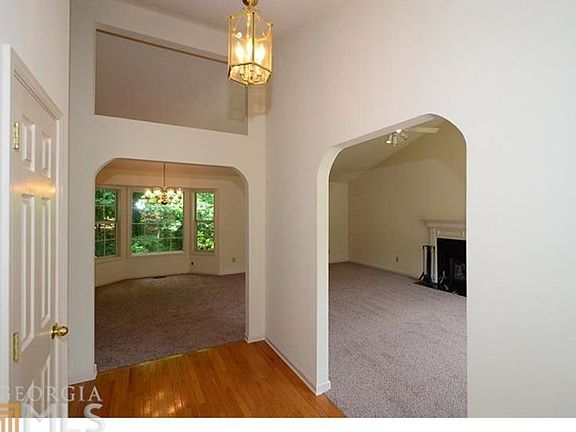 3rd image of 913 Rose Creek Trl
