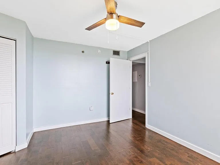 1100 Saint Charles Pl #408 — Photo 19