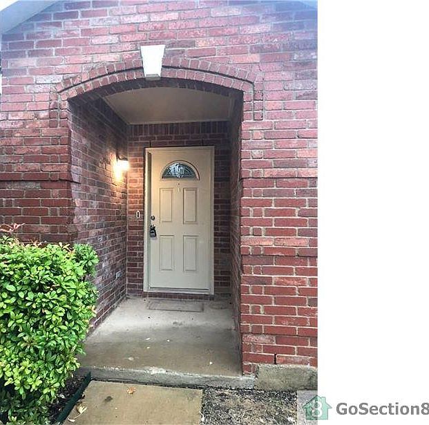1st image of 816 Moss Glen Trl