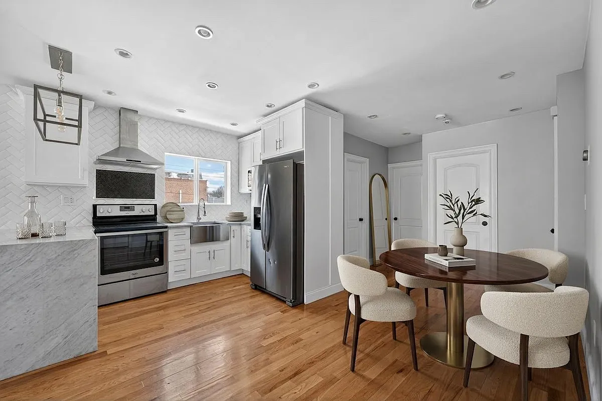 Building Photo - 1044 Burke Ave #2A