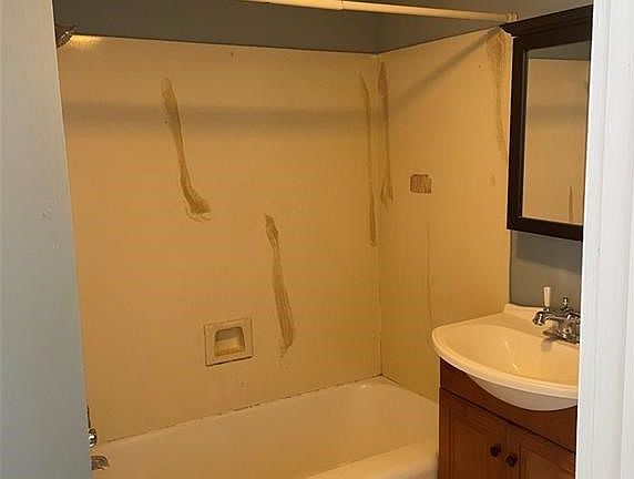 4th image of 2115 S Carrollton Ave APT B
