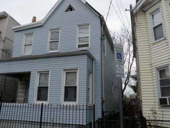 3rd image of 172 Parker St