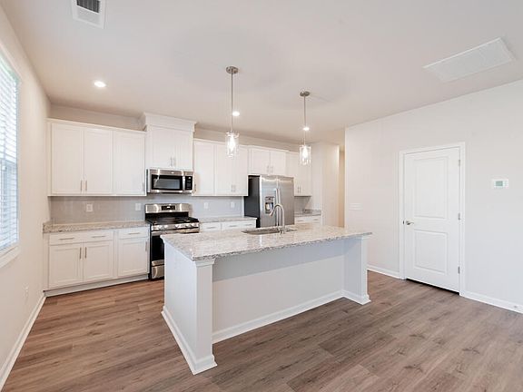3rd image of 1025 Amber Way