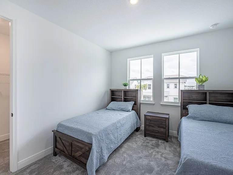 10132 Peebles St — Photo 54