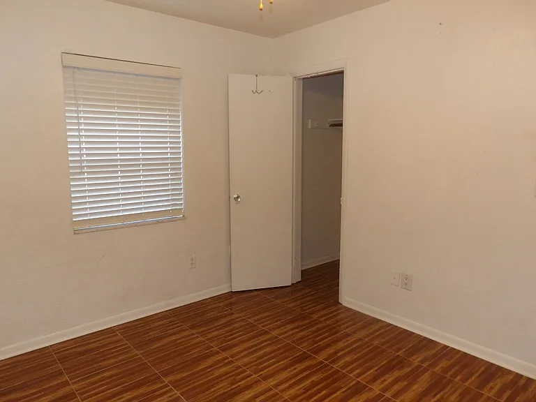 2337 Greenwood St — Photo 15