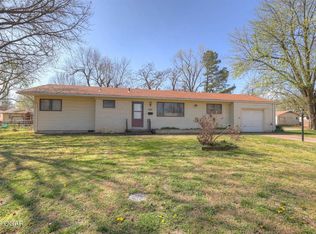 2006 Forest Dr, Carthage, MO 64836
