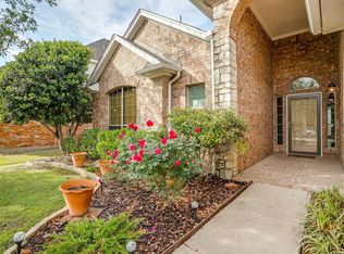 325 Tioga St, Burleson, TX 76028