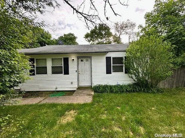 622 Post Avenue, Bellport, NY 11713