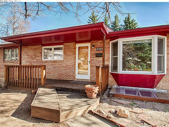 Front porch with Flatiron views!