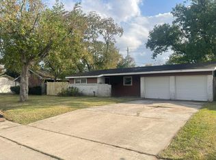 3915 Brookfield Dr, Houston, TX 77045