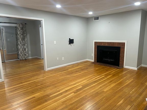4th image of 105 Arbor Dr