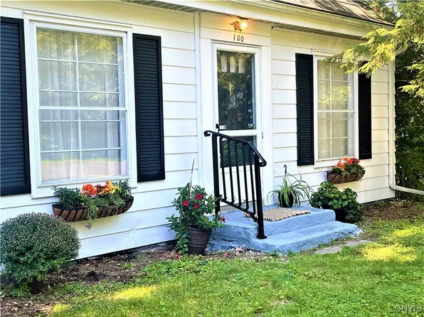 100 Sunrise Dr, Syracuse, NY 13205