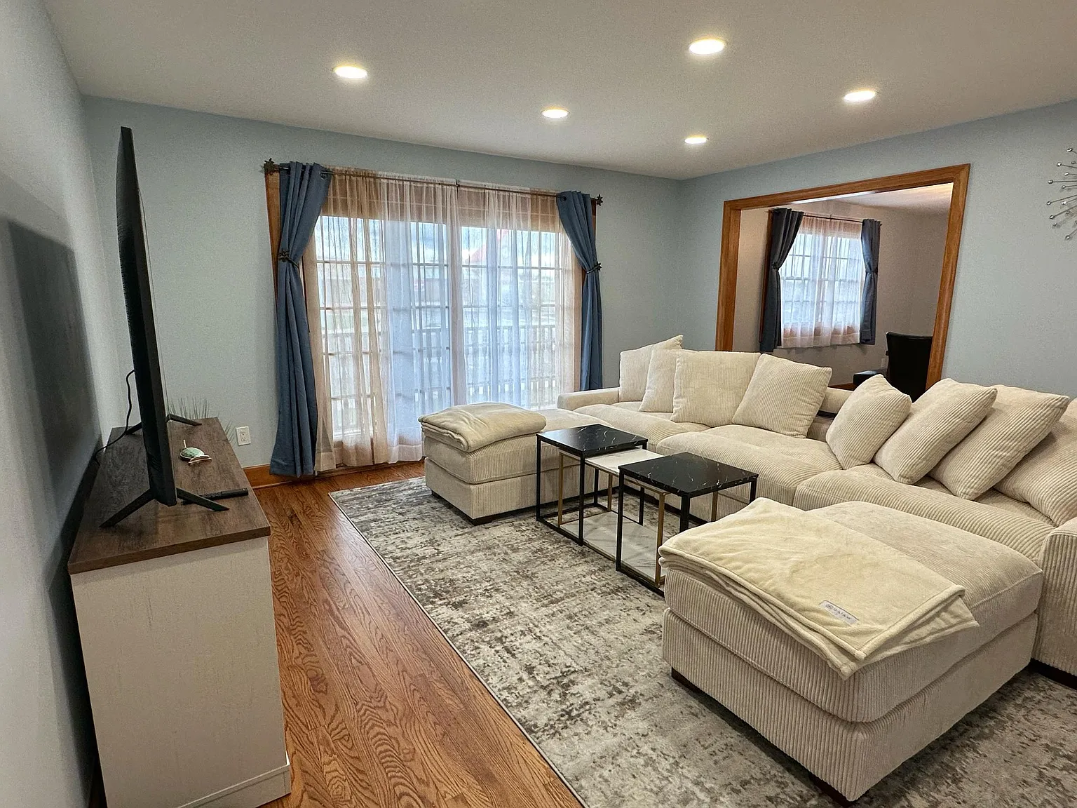 3 bed, 1500 sqft, $4,500 — Photo 1