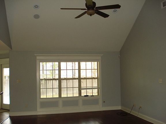 3rd image of 4025 Glen Laurel Dr N
