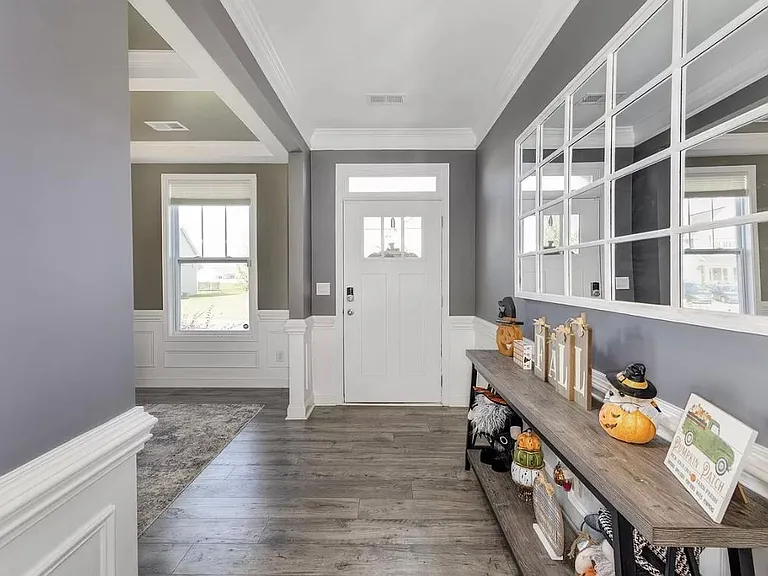 6231 Graymount Trl — Photo 2