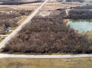 606 S Main St, White City, IL 62069
