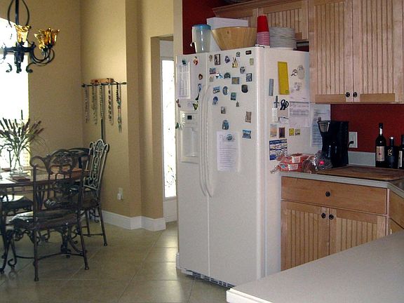 Kitchen & Bkfst Nook