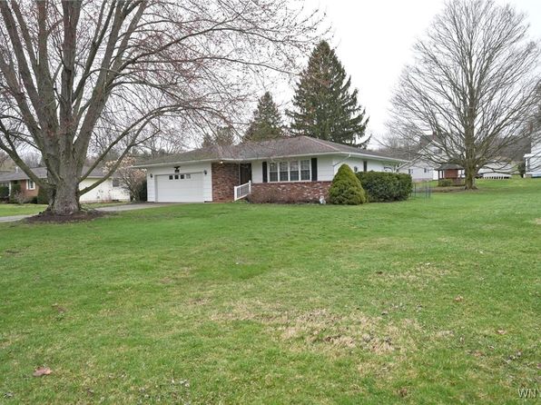 3839 Sunset Dr, Strykersville, NY 14145