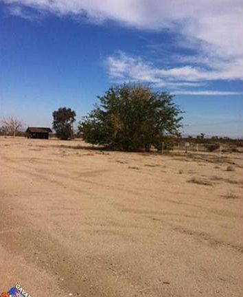 4th image of 26250 E Avenue U12