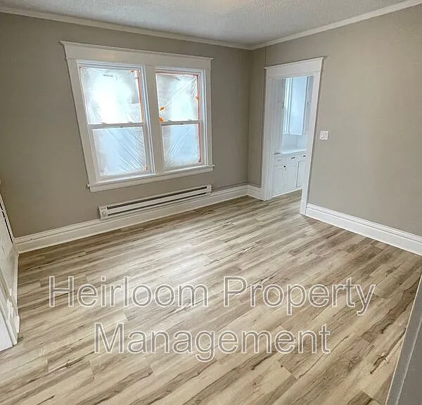 611 E 6th St #2 — Photo 10