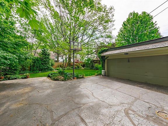 5th image of 2201 Demington Dr