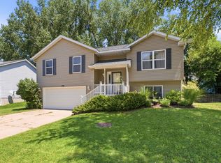 5803 Hillandale Rd, Davenport, IA 52806