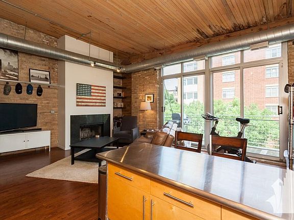 2nd image of 2333 W Saint Paul Ave #333JC