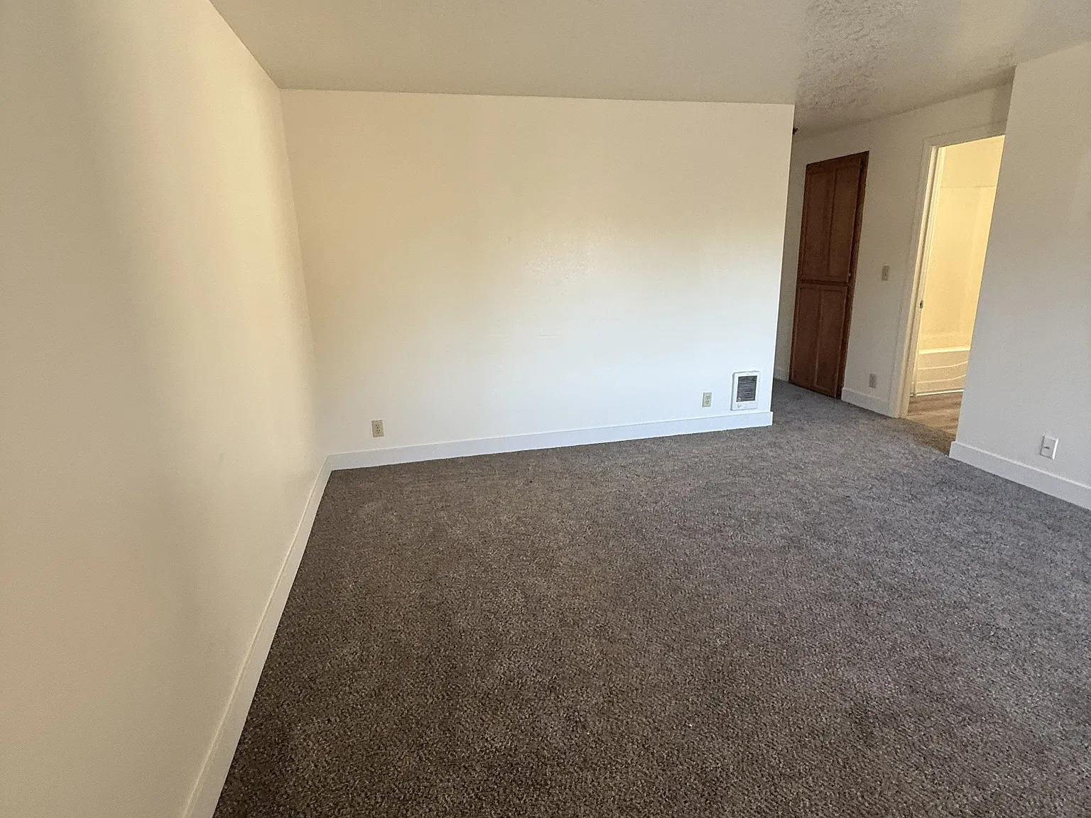 2 bed, 825 sqft, $1,375 — Photo 2
