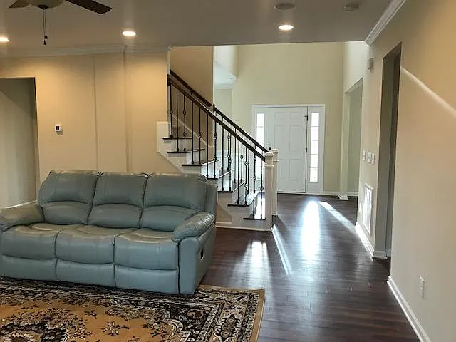1641 Holly Creek Ln — Photo 9